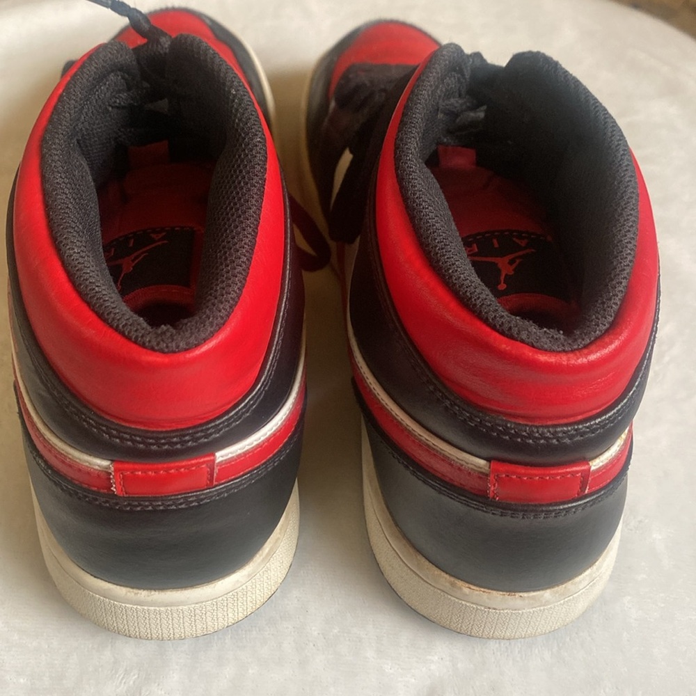 Men’s Jordan 1 Mid Gym Red Black White Sneakers Size 13 - Picture 3 of 8